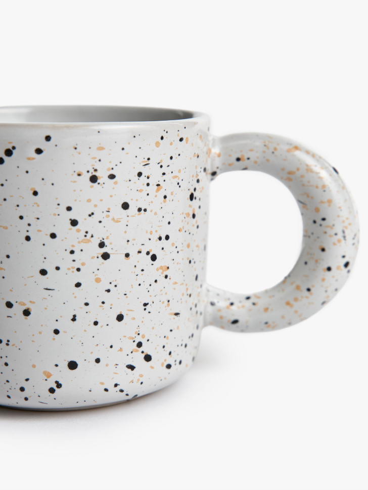 кружка из каменной керамики в крапинку по цене 1199 руб вид справа