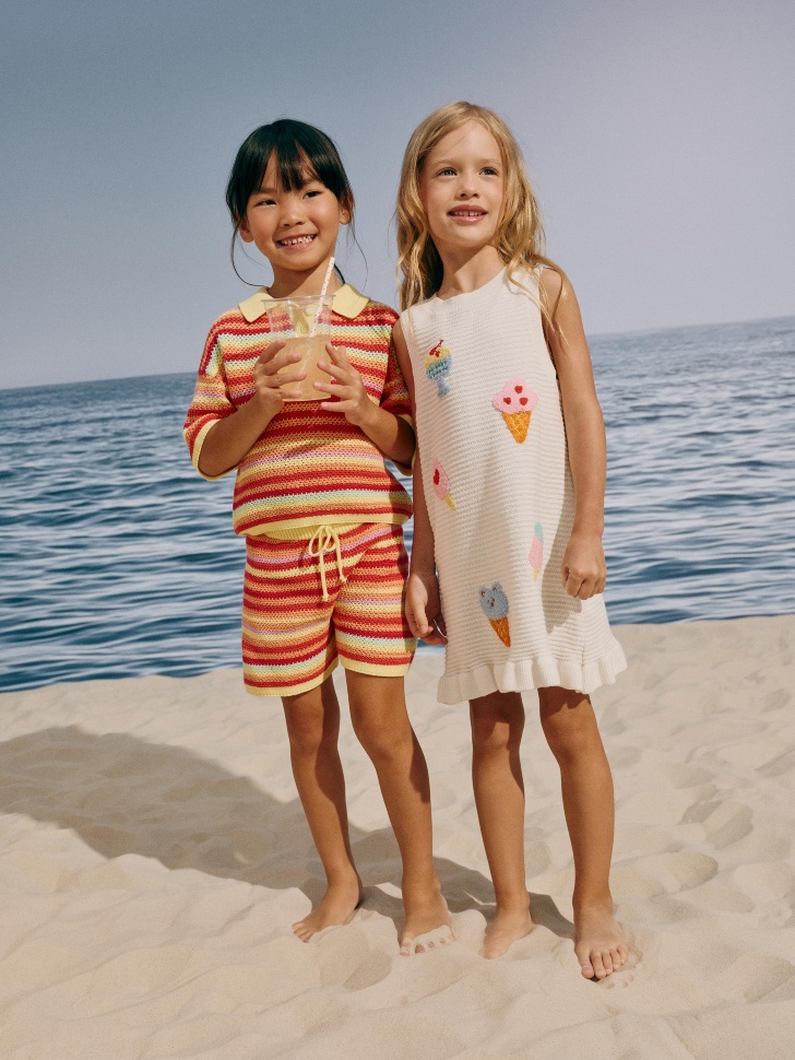 вязаные шорты в полоску для девочек от бренда sela вид слева