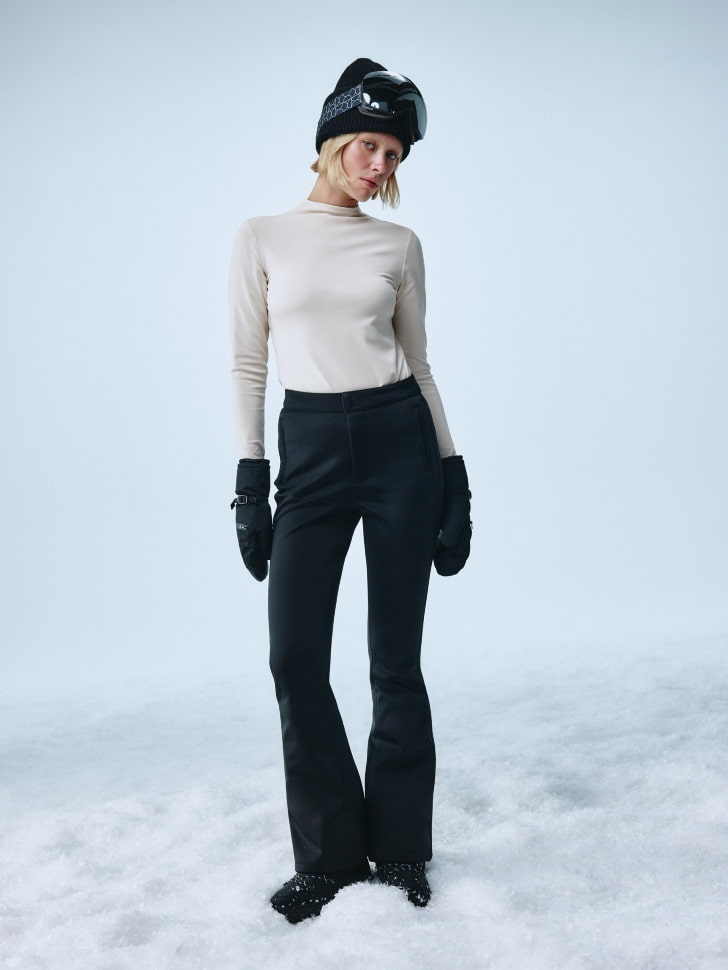 лонгслив в мелкий рубчик из горнолыжной коллекции от бренда sela вид слева