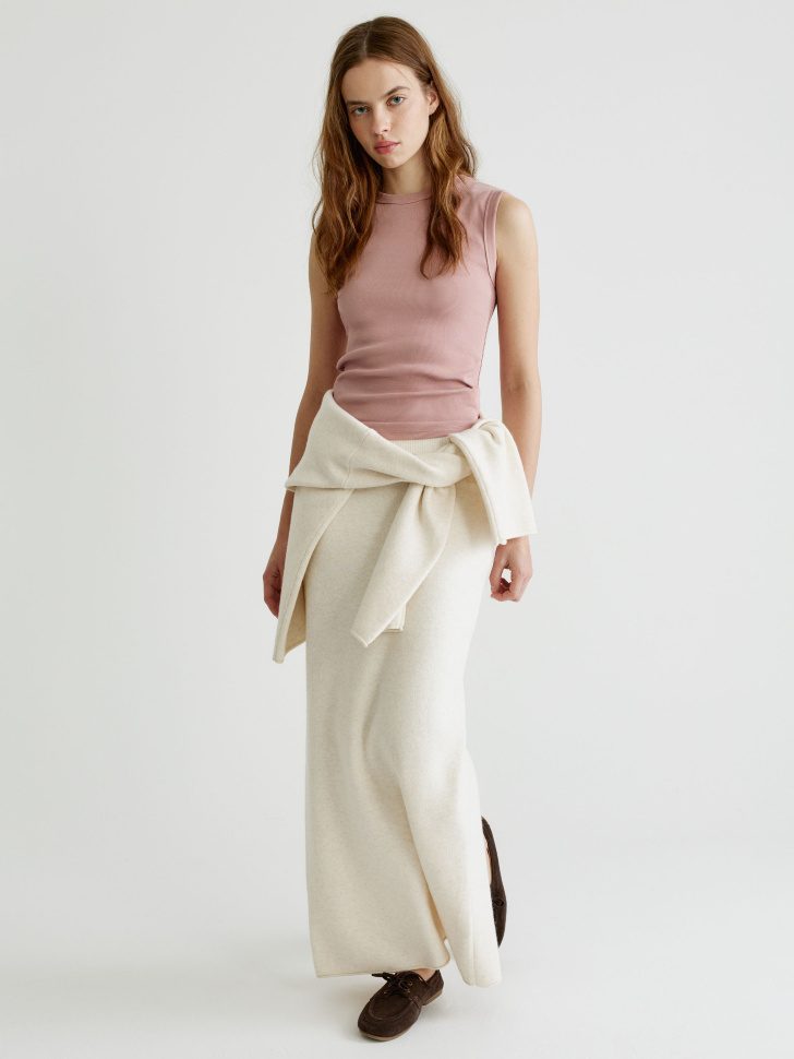 базовый топ в рубчик от бренда sela вид слева