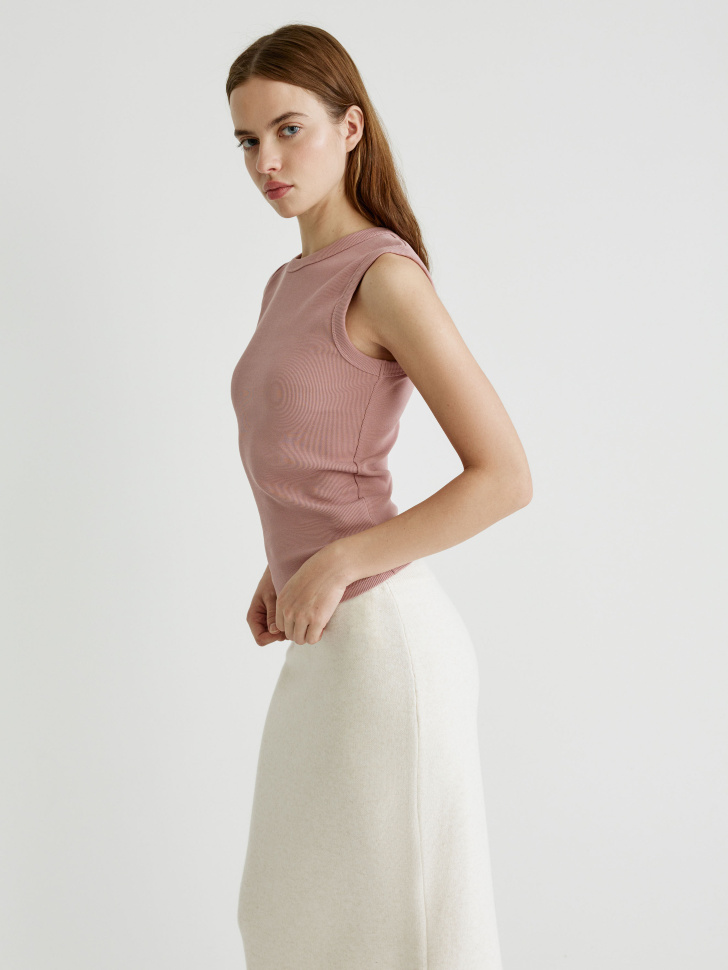 базовый топ в рубчик из россии вид сбоку