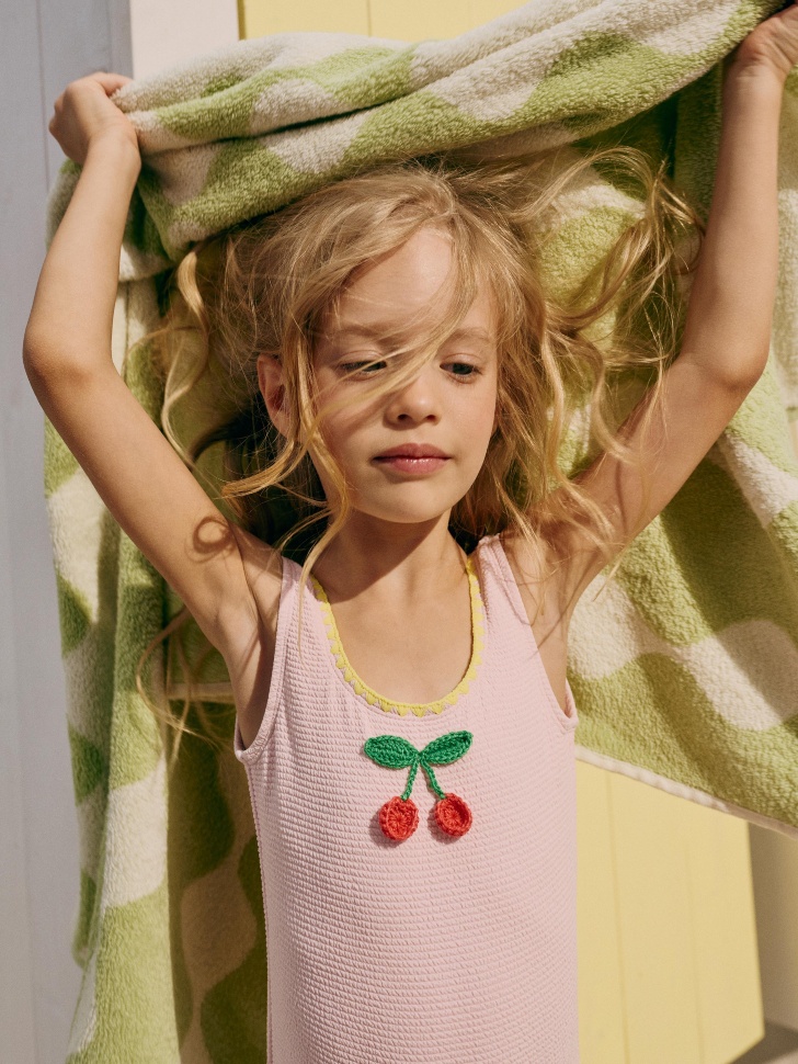 слитный купальник с вязаной аппликацией для девочек 4610517536877 фотография