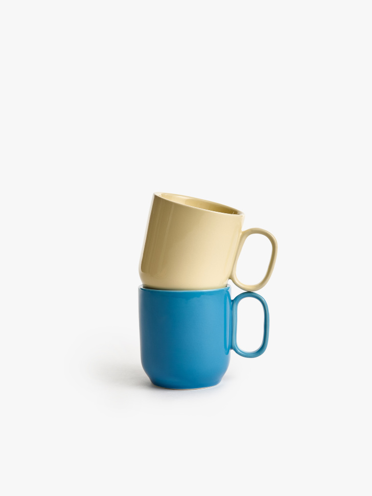 кружка из фарфора от бренда sela вид слева