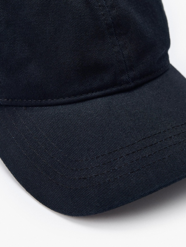 черная бейсболка из твила по цене 1299 руб вид справа