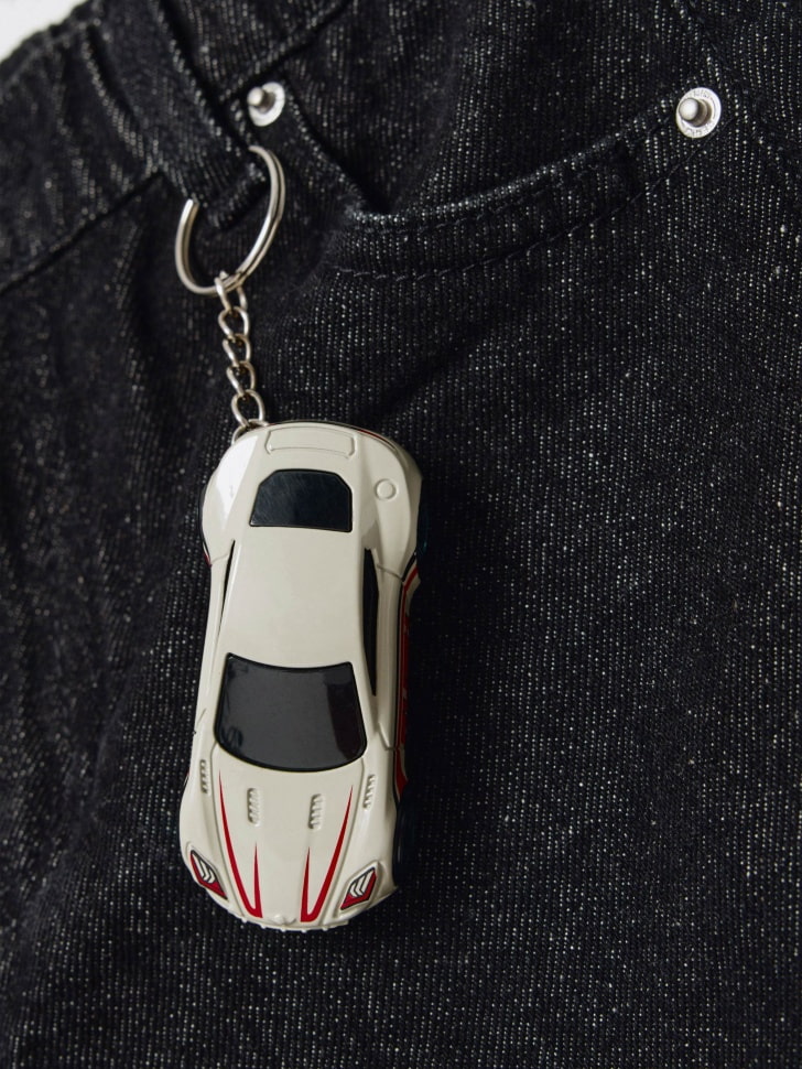 джинсы relaxed fit с брелком машинкой для мальчиков 4680798783161 с промокодом