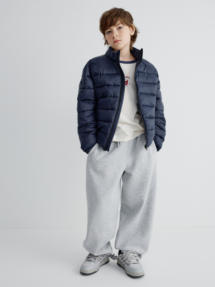 базовая ультралегкая стеганая куртка для мальчиков от бренда sela вид слева