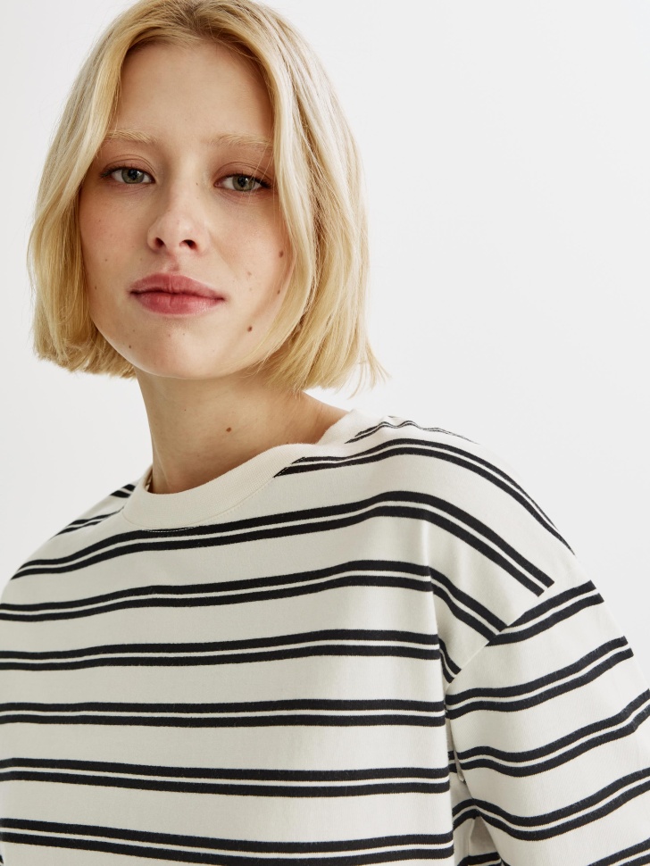 лонгслив анна оверсайз в полоску из россии вид сбоку