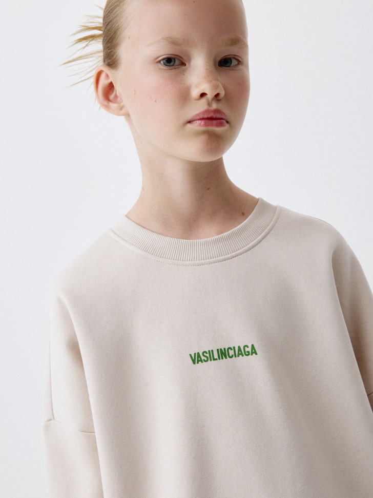 Свитшот для девочек из коллекции SELA х VASILINCIAGA. Фото №3