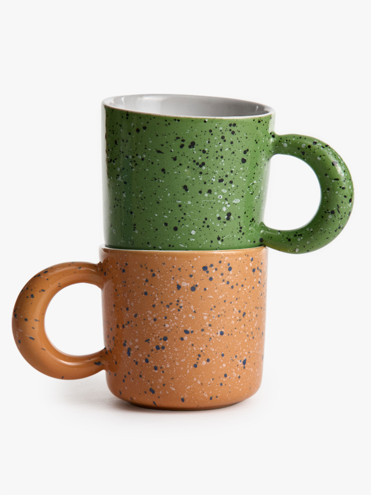 кружка из каменной керамики в крапинку от бренда sela вид слева