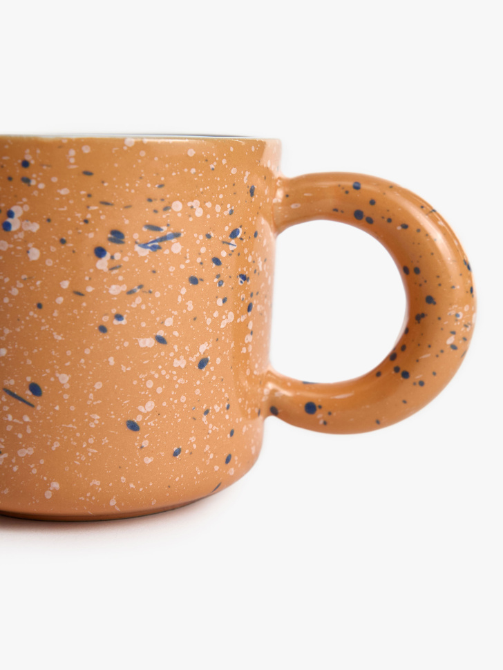 кружка из каменной керамики в крапинку по цене 1199 руб вид справа