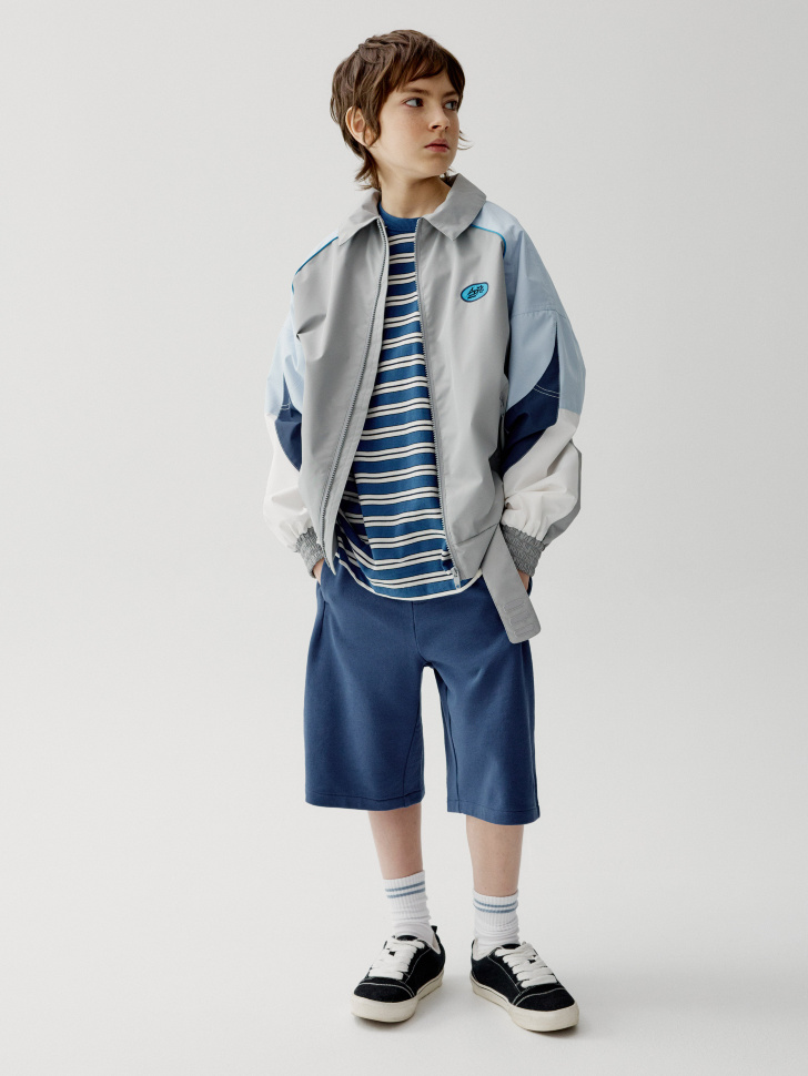 трикотажные удлиненные шорты для мальчиков от бренда sela вид слева