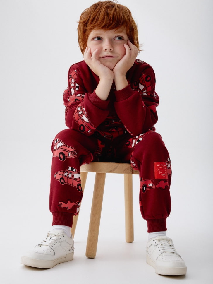 джоггеры с новогодним принтом для мальчиков 4680798751207 в интернет магазине