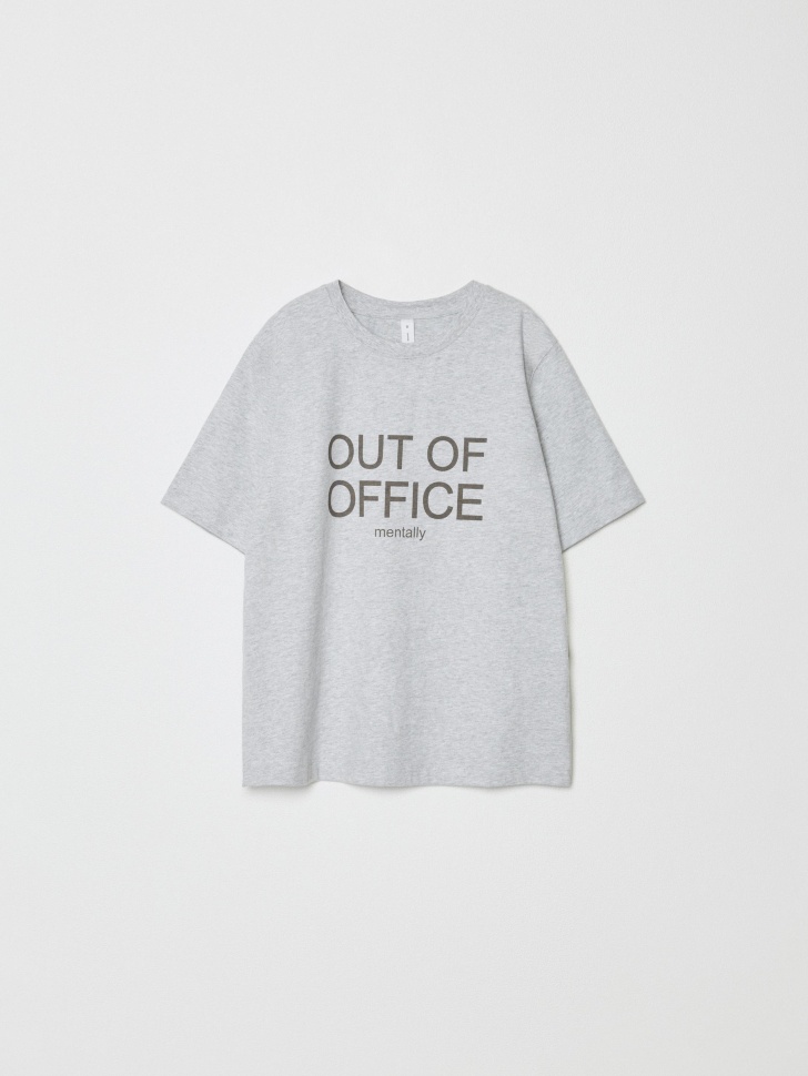 футболка с текстовым принтом 4610517356475 со скидкой