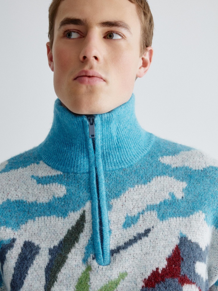 жаккардовый джемпер regular fit с воротом на молнии 4610517345905 с промокодом