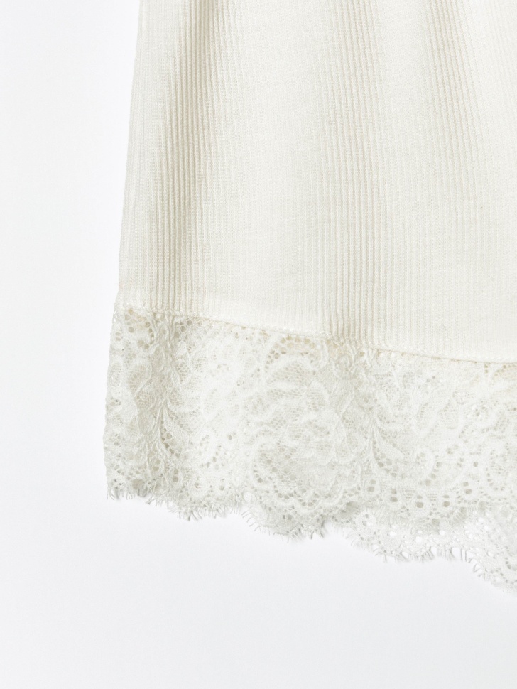 домашние шорты с кружевом от бренда sela вид слева