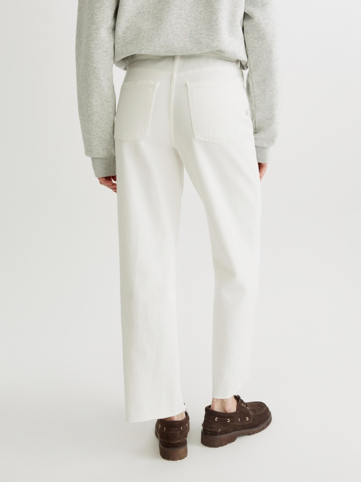 прямые джинсы с необработанным низом по цене 3999 руб вид справа