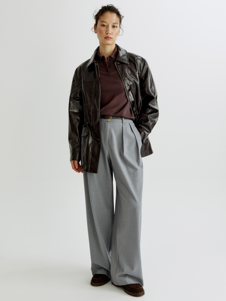 базовый джемпер-поло с коротким рукавом от бренда sela вид слева