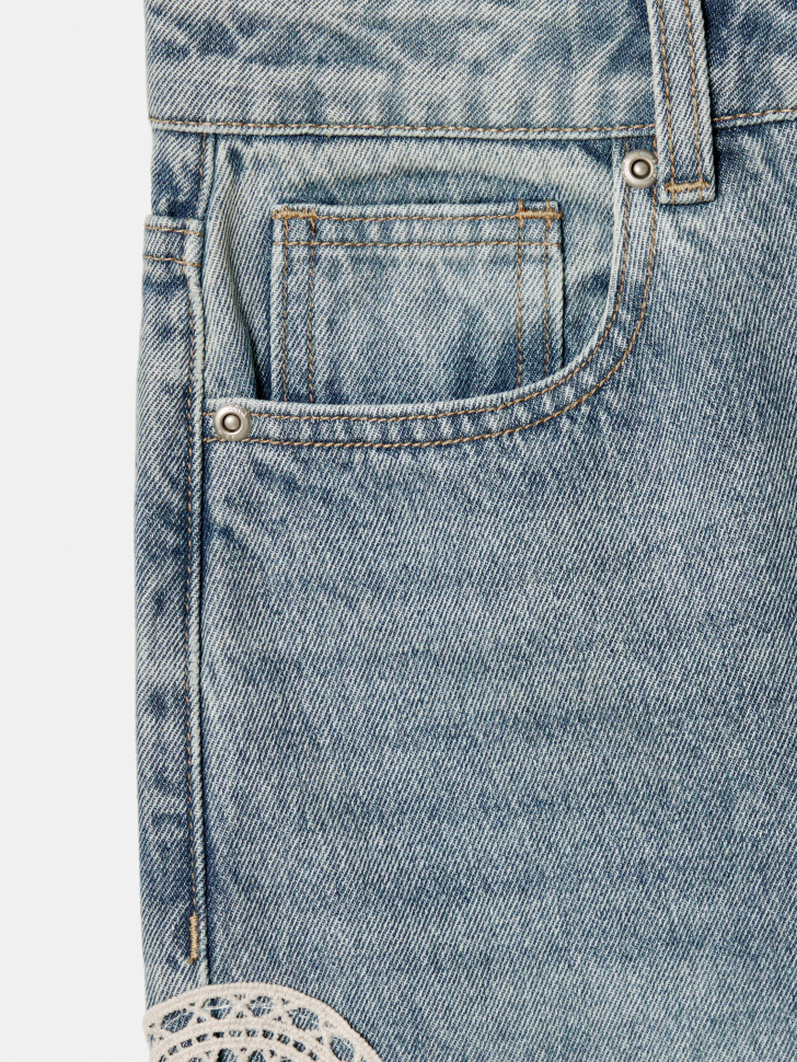 Товар желтого цвета с внутренней стороны