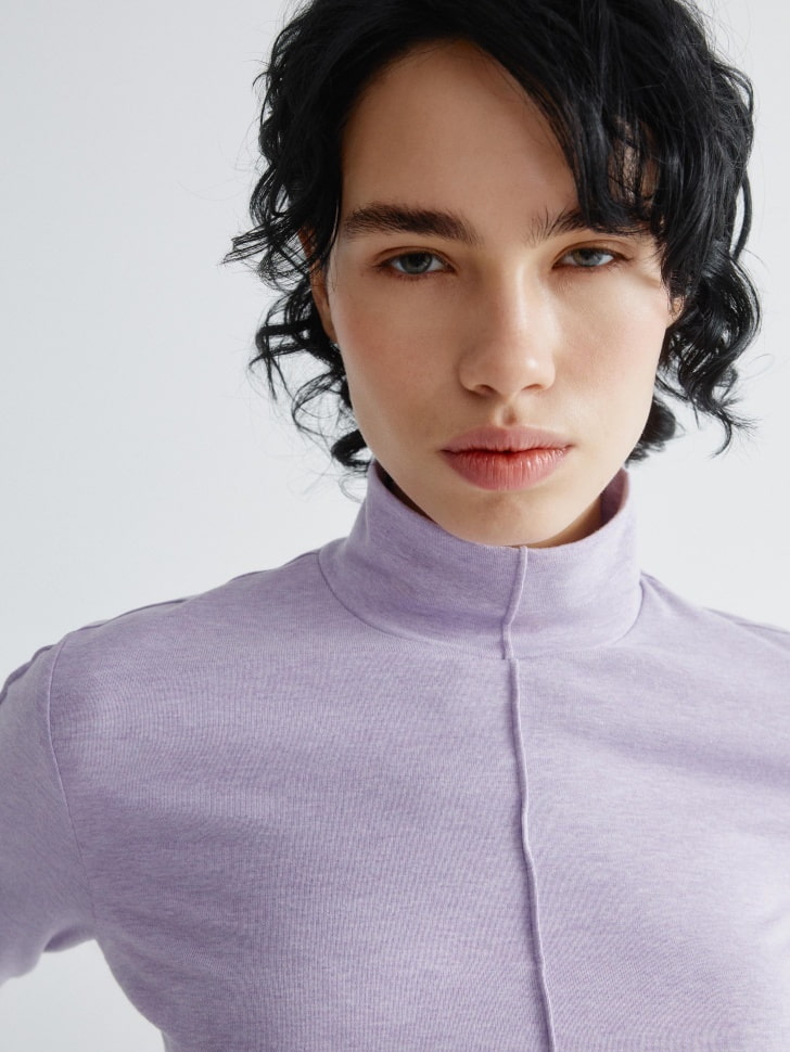 лонгслив с высокой горловиной по цене 2299 руб вид справа