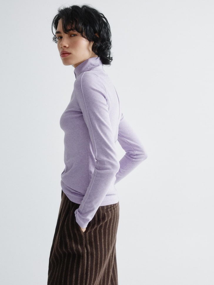 лонгслив с высокой горловиной из россии вид сбоку