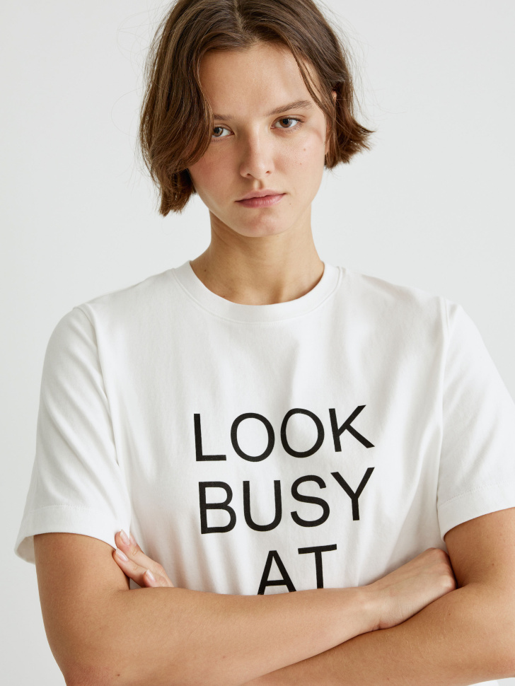 футболка с текстовым принтом 4610517356444 в интернет магазине