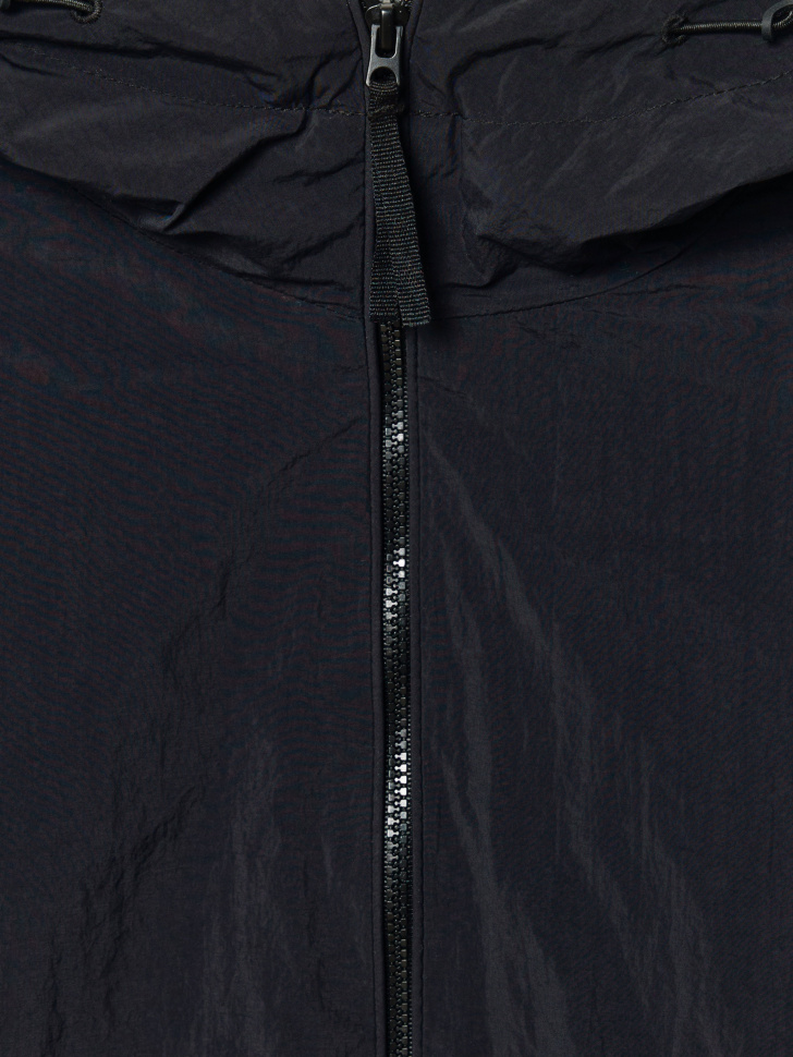 влагонепроницаемая ветровка из жатой ткани по цене 3999 руб вид справа