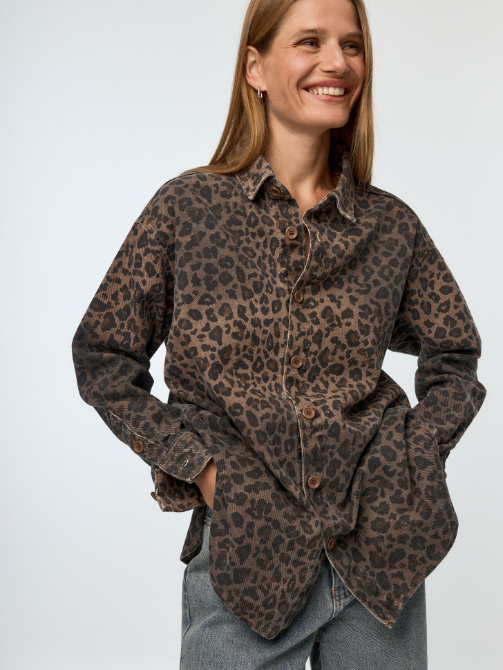 

Леопардовая джинсовая рубашка с эффектом нагара