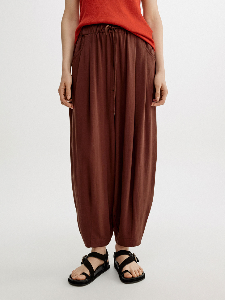 брюки аладдины с содержанием льна от бренда sela вид слева