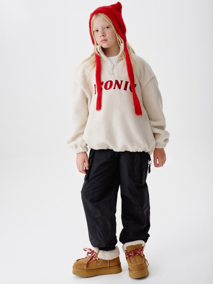 толстовка из искусственного меха для девочек от бренда sela вид слева