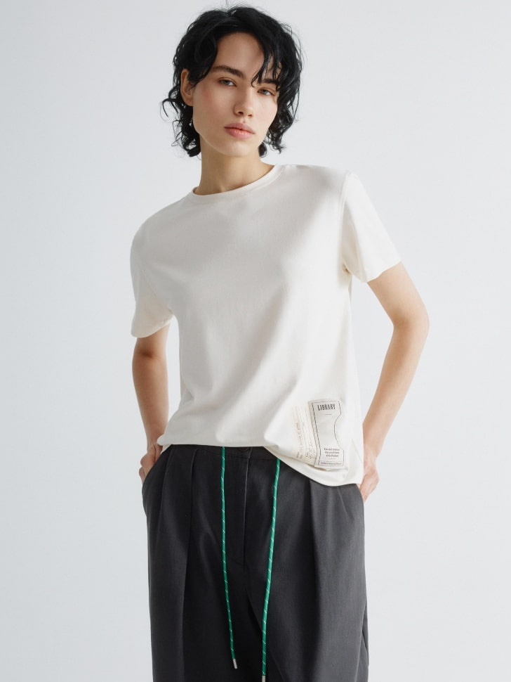 футболка оверсайз с принтом и патчем 4610517001290 фотография