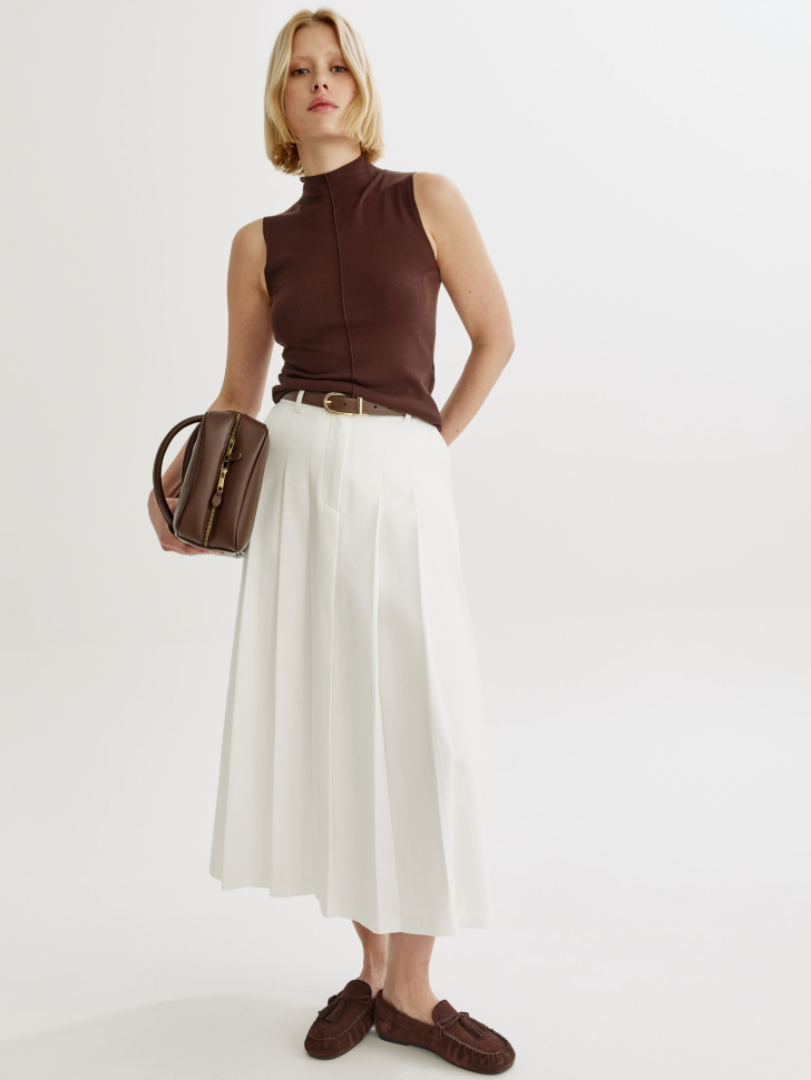 вязаный топ с высокой горловиной от бренда sela вид слева