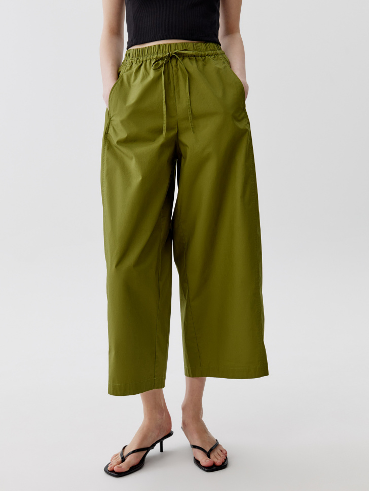 широкие брюки-кюлоты из хлопка от бренда sela вид слева