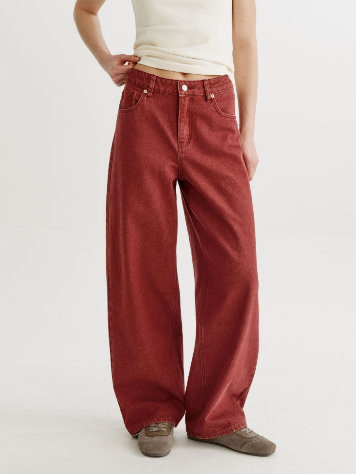 прямые свободные джинсы со средней посадкой от бренда sela вид слева