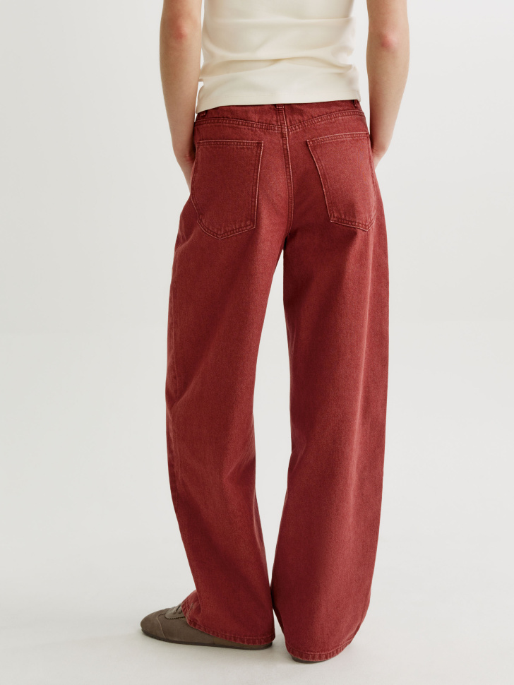 прямые свободные джинсы со средней посадкой по цене 3999 руб вид справа