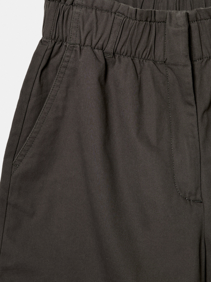 короткие шорты с присборенной талией из хлопка спереди