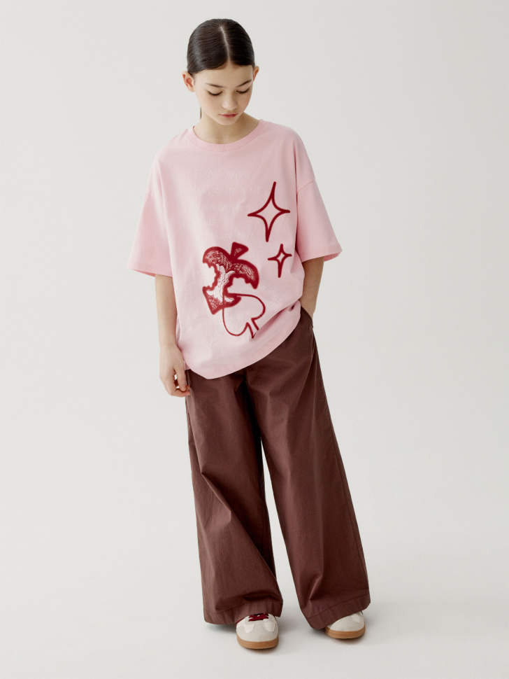 футболка оверсайз с принтом аниме для девочек от бренда sela вид слева