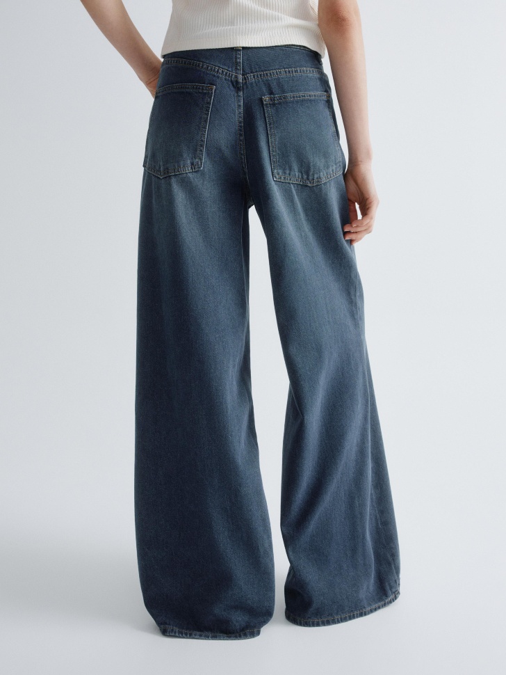 джинсы wide leg по цене 1599 руб вид справа