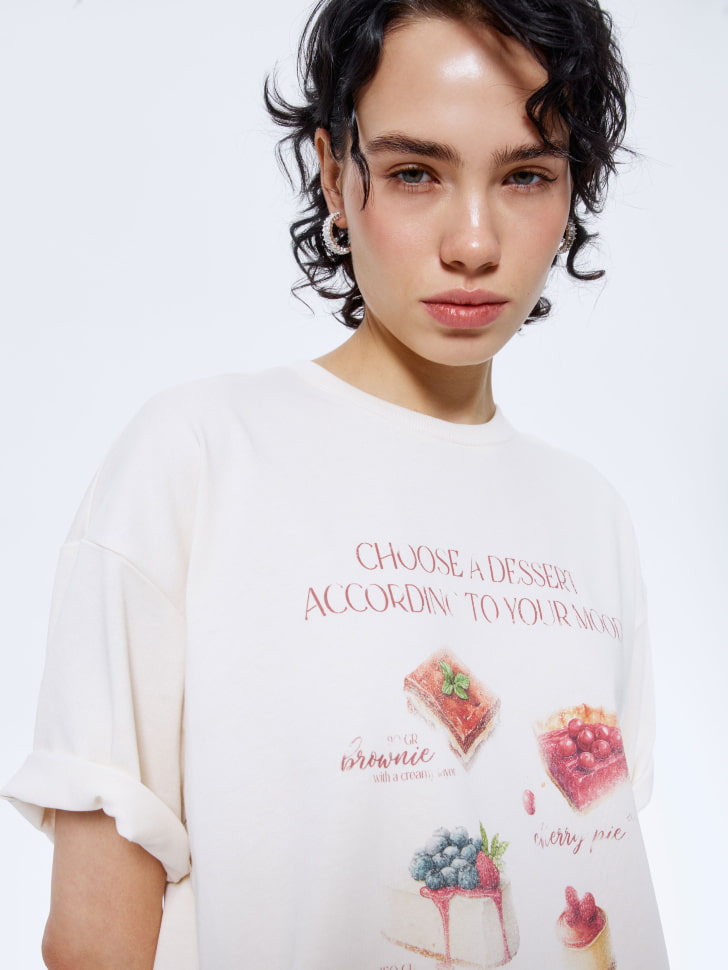 футболка оверсайз с принтом и патчем 4610517173973 в интернет магазине