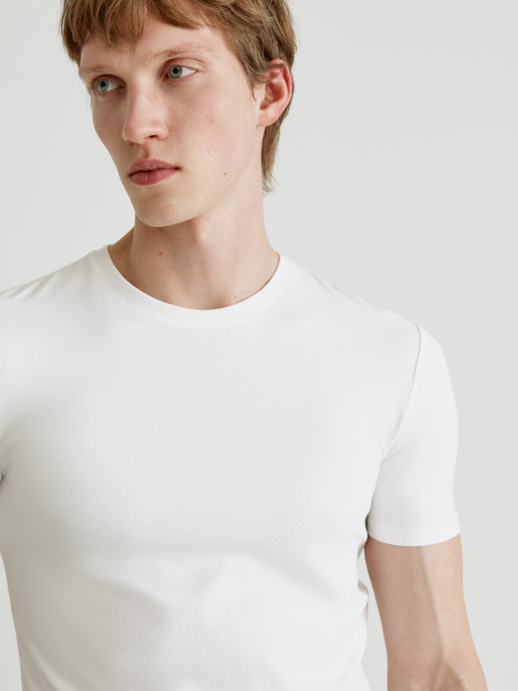 базовая футболка yan super slim fit по цене 1299 руб вид справа