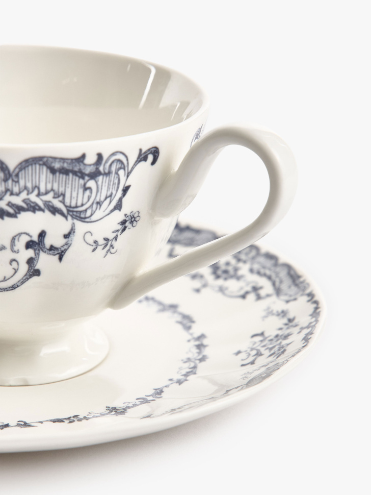 чайная пара из фарфора с цветочным узором по цене 1599 руб вид справа