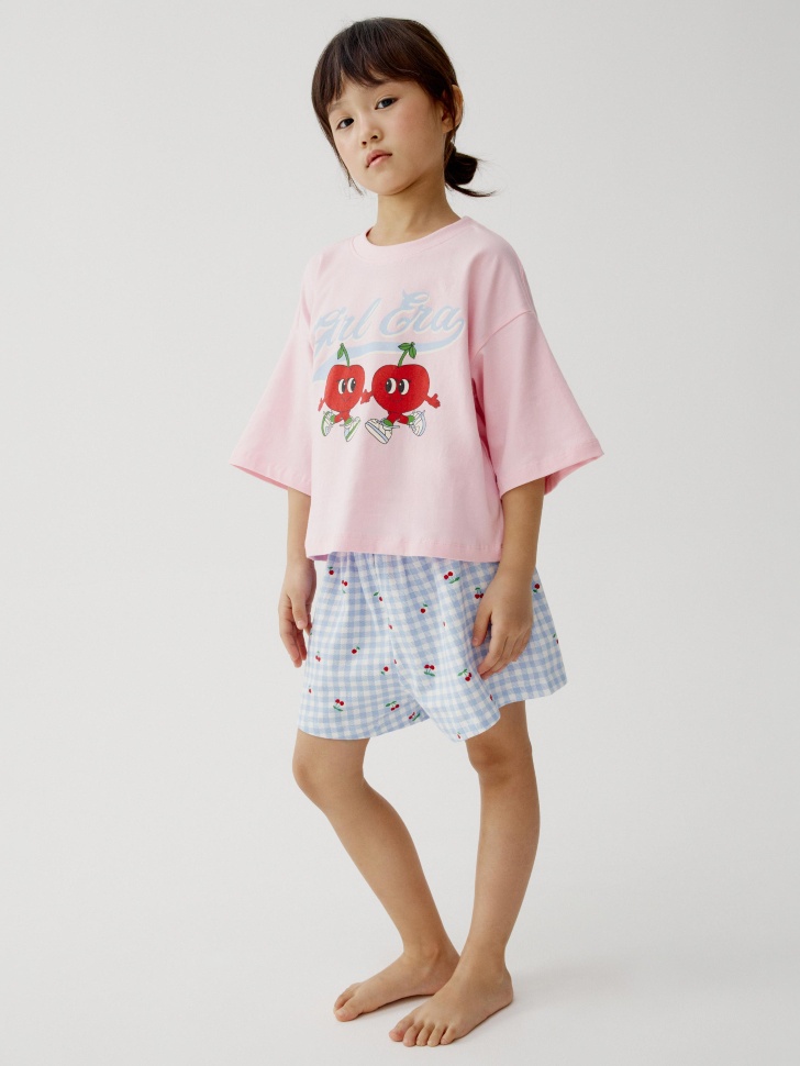 пижама с принтом для девочек от бренда sela вид слева