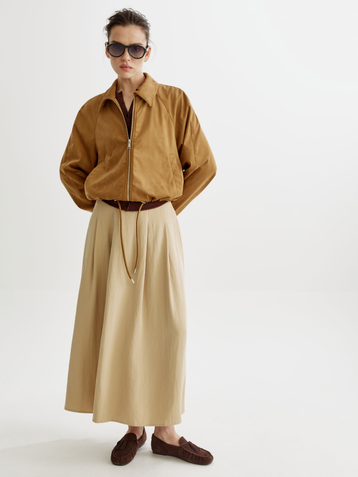 короткая куртка из искусственной замши от бренда sela вид слева