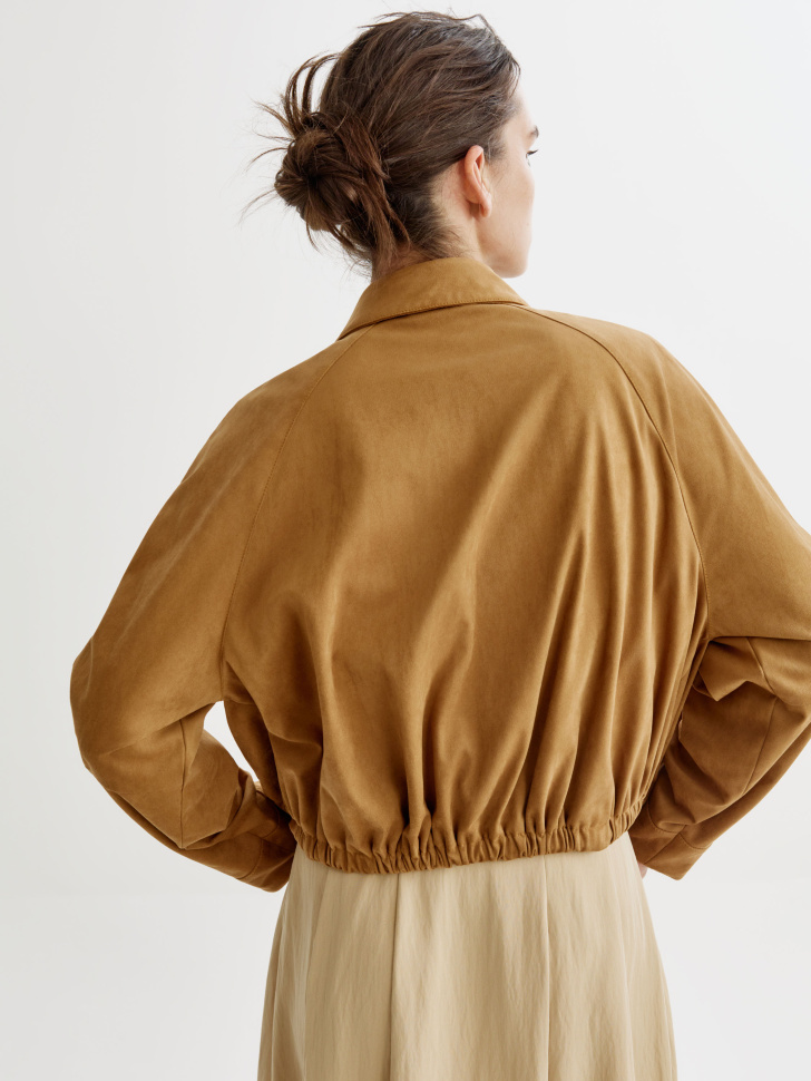 короткая куртка из искусственной замши по цене 5999 руб вид справа