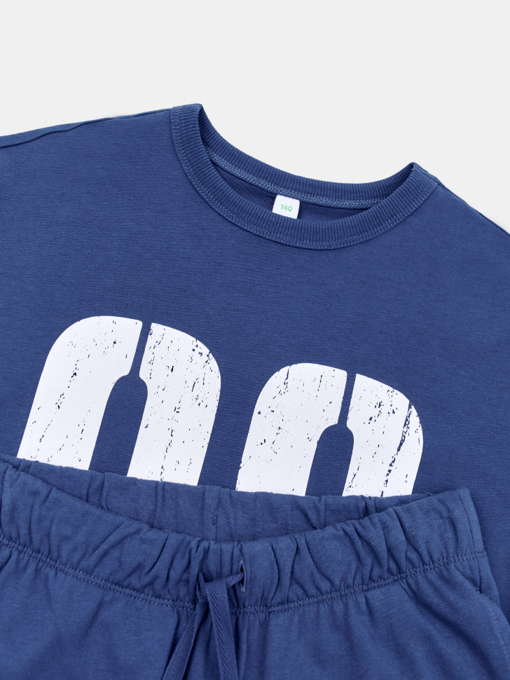 комплект из футболки и шорт для мальчиков от бренда sela вид слева