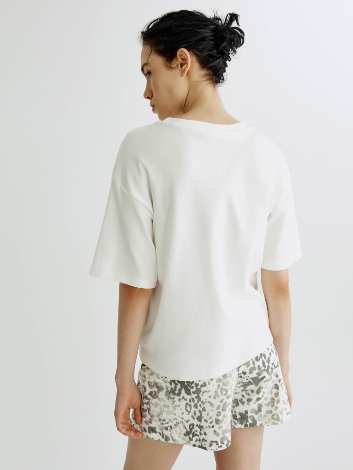 пижама с принтом по цене 2599 руб вид справа