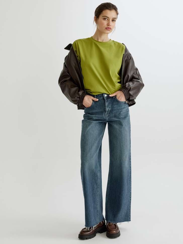 базовая футболка оверсайз от бренда sela вид слева