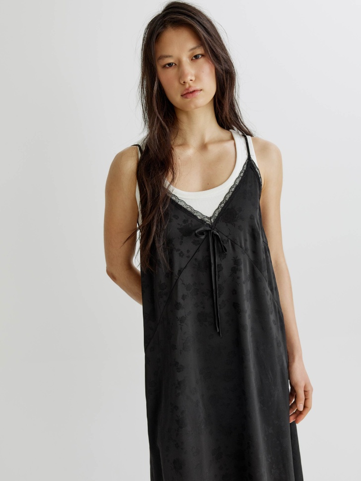 платье макси из жаккардового сатина из жаккарда спереди