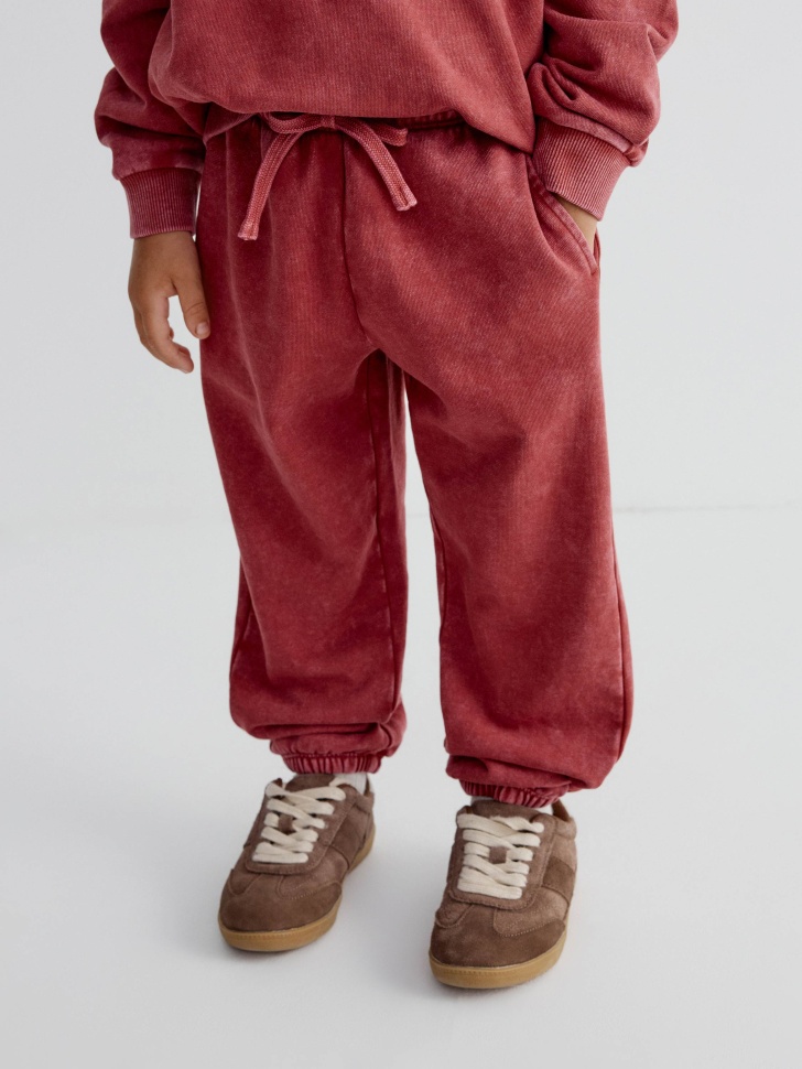 джоггеры с эффектом кислотной стирки детские от бренда sela вид слева