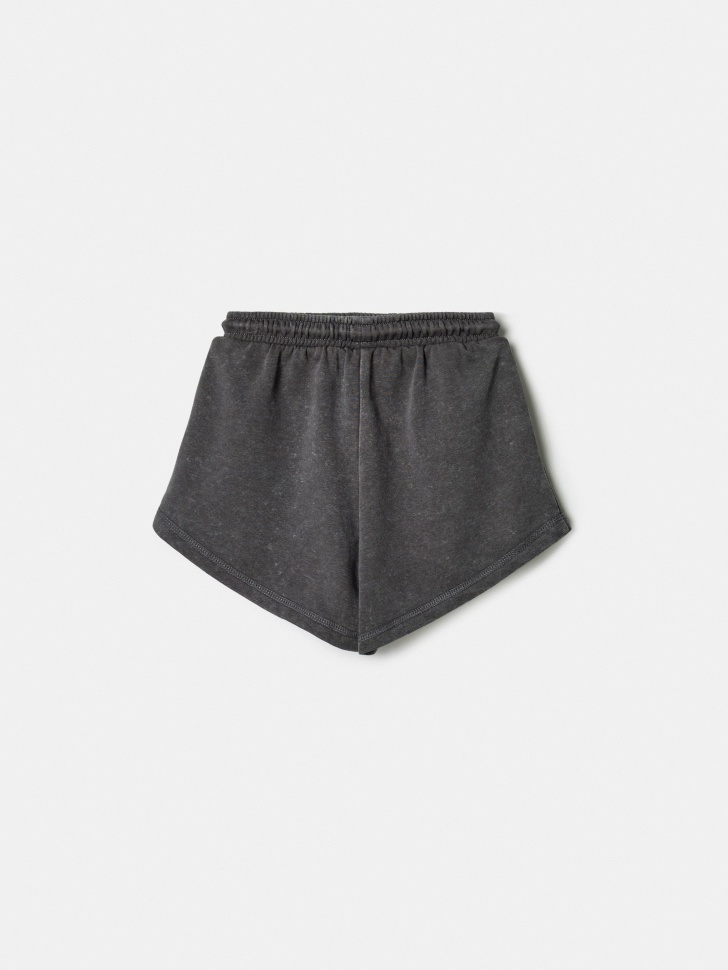 трикотажные шорты с эффектом стирки для девочек от бренда sela вид слева