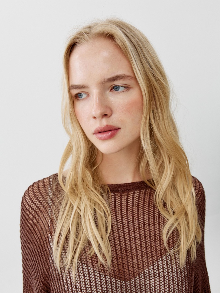 вязаный джемпер полупрозрачный с содержанием льна из россии вид сбоку